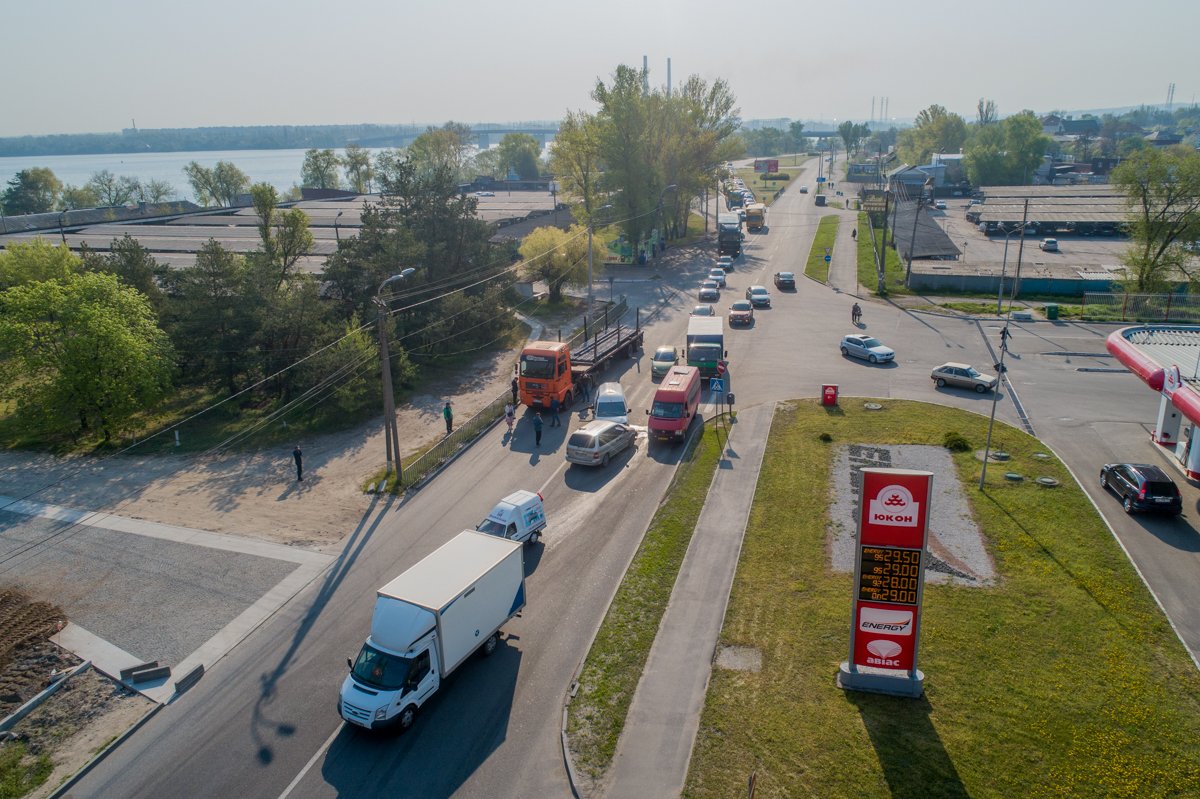 Авария произошла напротив сервисного центра PITLINE Авария произошла напротив сервисного центра PITLINE