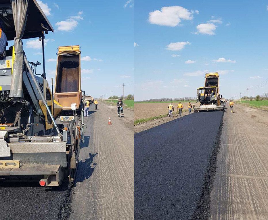 Участок дороги ремонтируют 