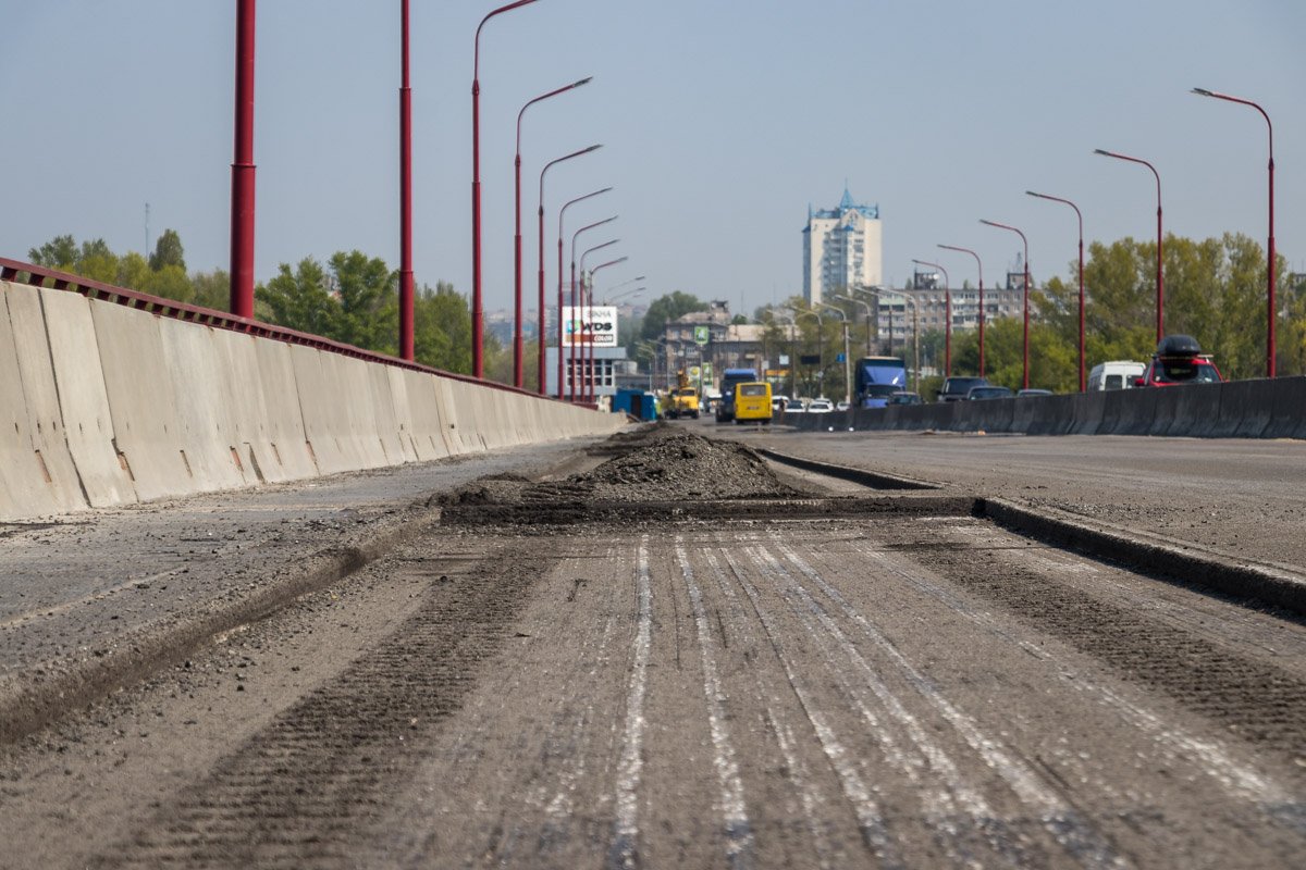 Кроме того, даже приблизительную дату запуска движения по закрытой половине переправы пока не озвучивают Кроме того, даже приблизительную дату запуска движения по закрытой половине переправы пока не озвучивают