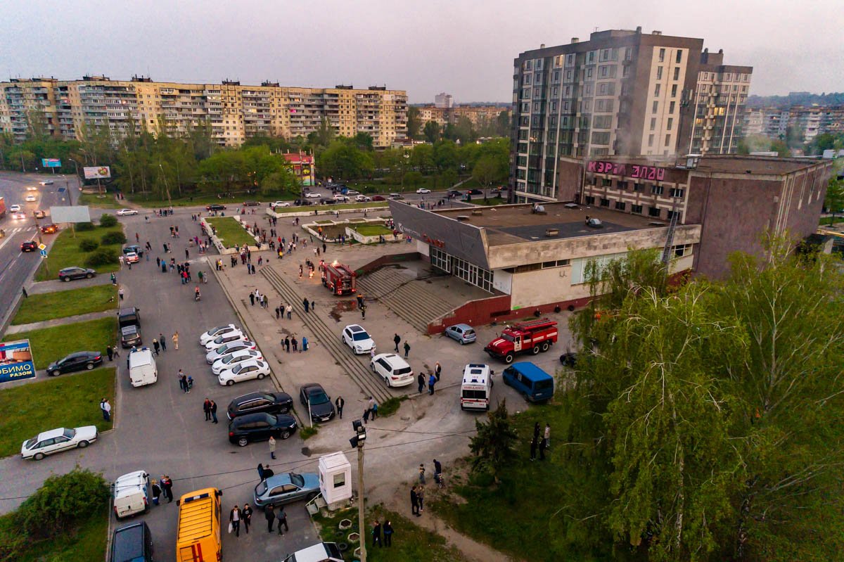 На месте работали спасатели 3-х пожарно-спасательных частей На месте работали спасатели 3-х пожарно-спасательных частей