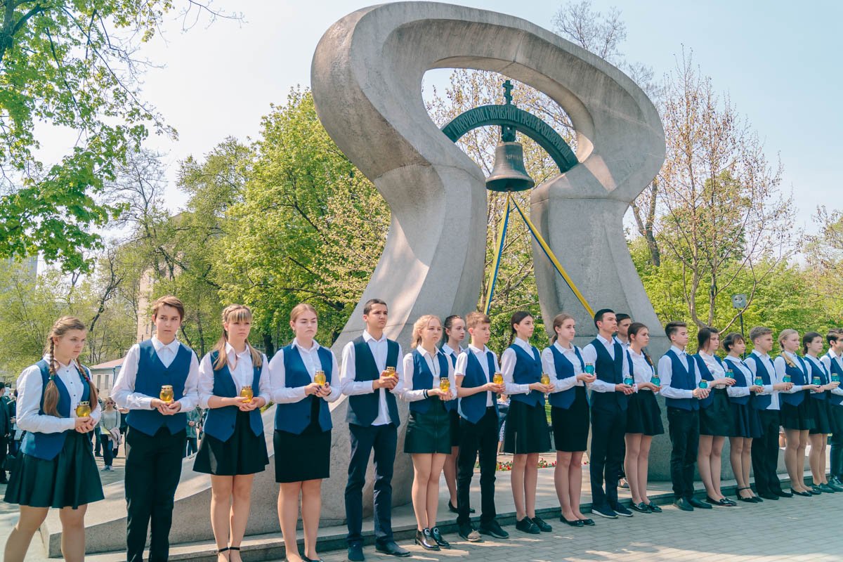 Ученики звонили в колокол