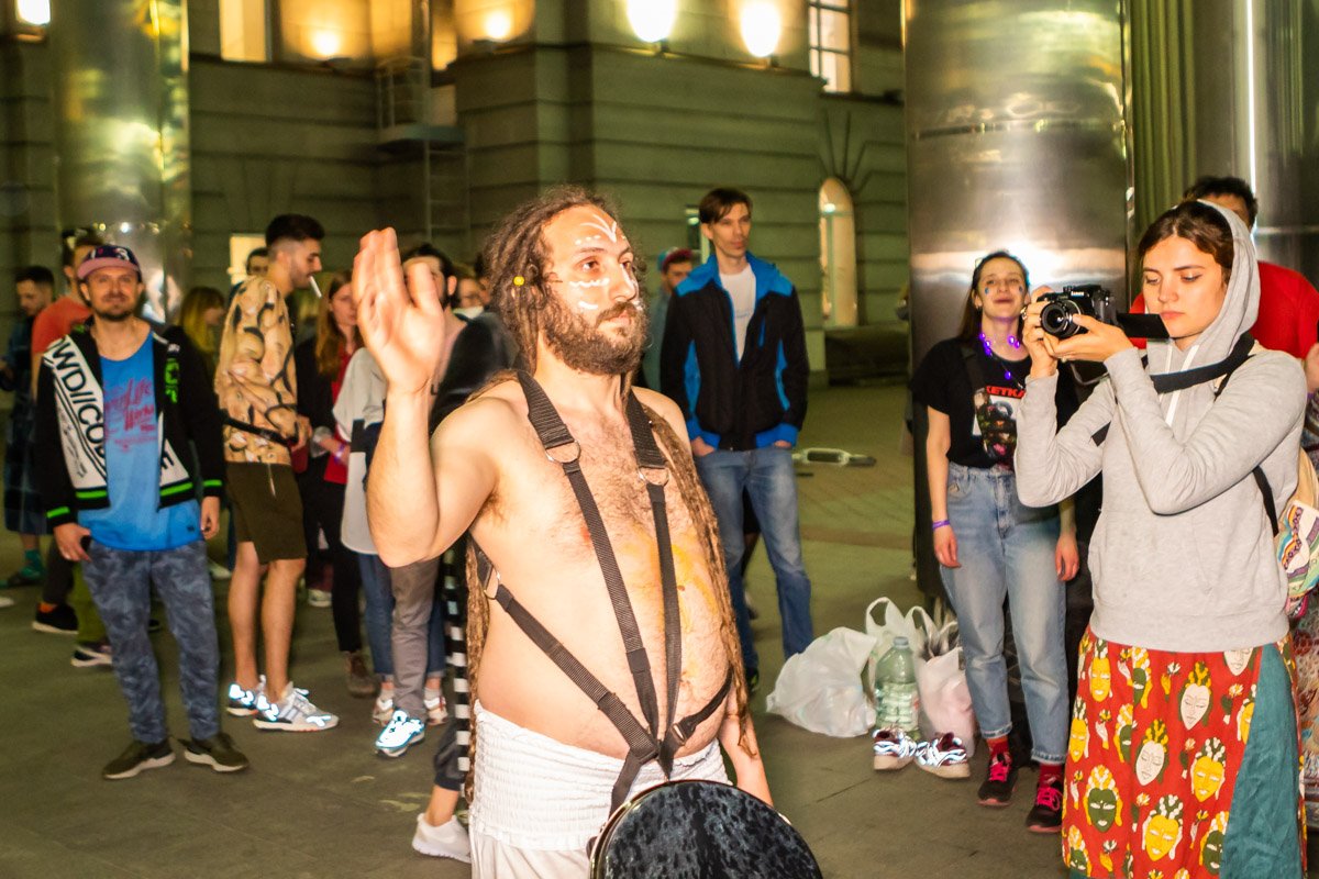 Под звуки джембе Под звуки джембе