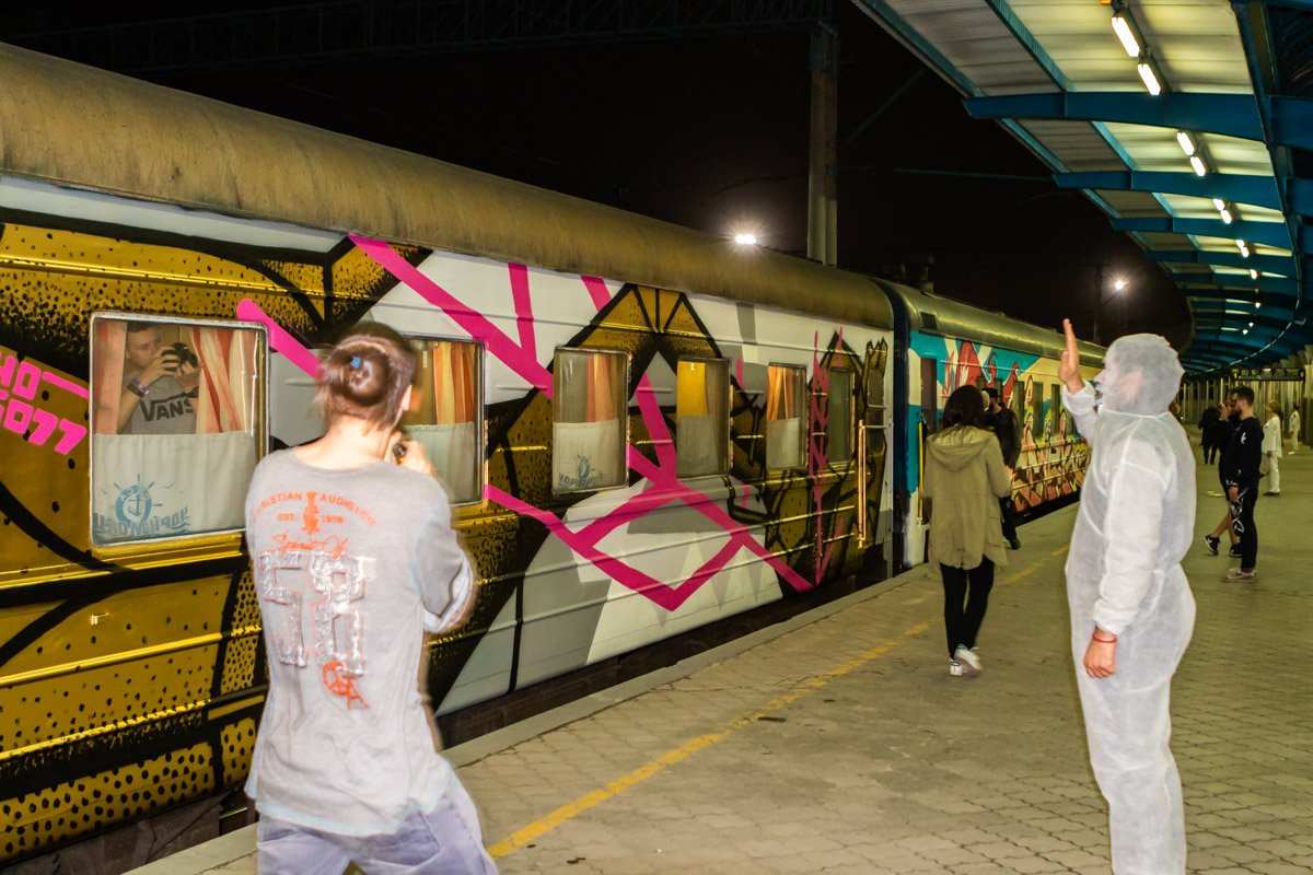 Днепр провожает поезд Днепр провожает поезд