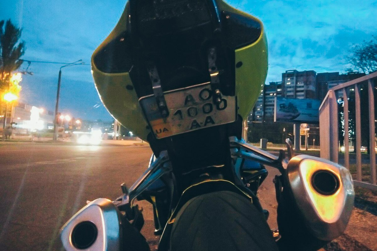 После случившегося мотоциклист скрылся с места происшествия