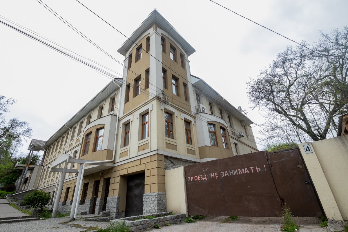 Улицу населяли ремесленники, чиновники, учителя и мелкая буржуазия Улицу населяли ремесленники, чиновники, учителя и мелкая буржуазия