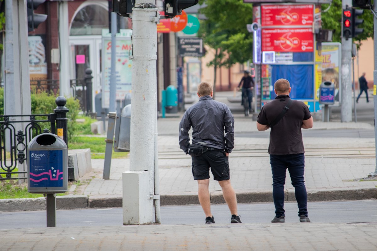 Им не страшно зайти в темный переулок Им не страшно зайти в темный переулок