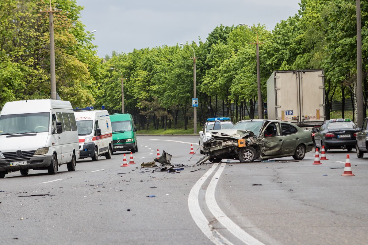 Столкнулись Renault и Mercedes Столкнулись Renault и Mercedes