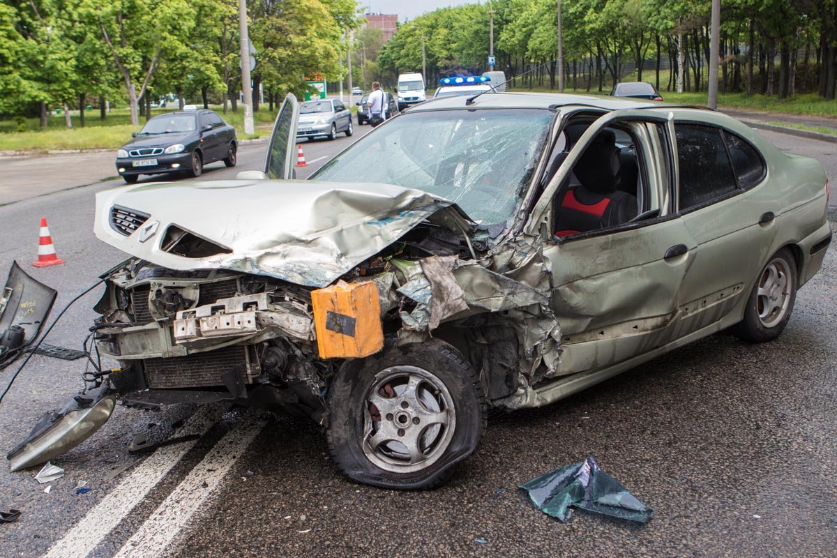 Пострадали водитель и пассажир Renault Пострадали водитель и пассажир Renault