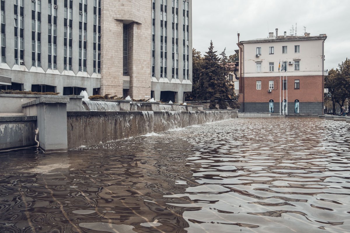 Темнота успокаивала, в темноте расцветали настоящие иллюзии