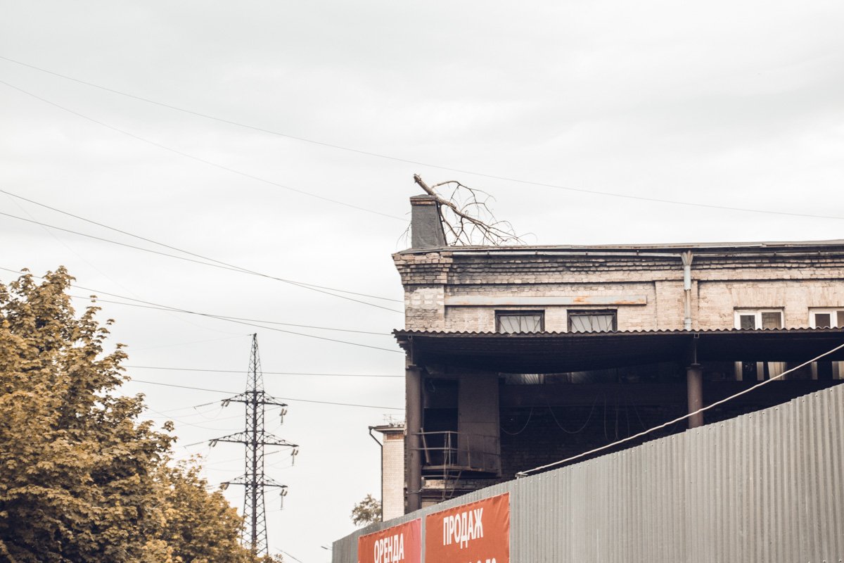 Легенды. Истории, разбросанные во времени. Человечество полюбило рассказы о героях и злодеях, так просто позабыв о том, что они сами — лишь побочные продукты забытого ими прошлого.