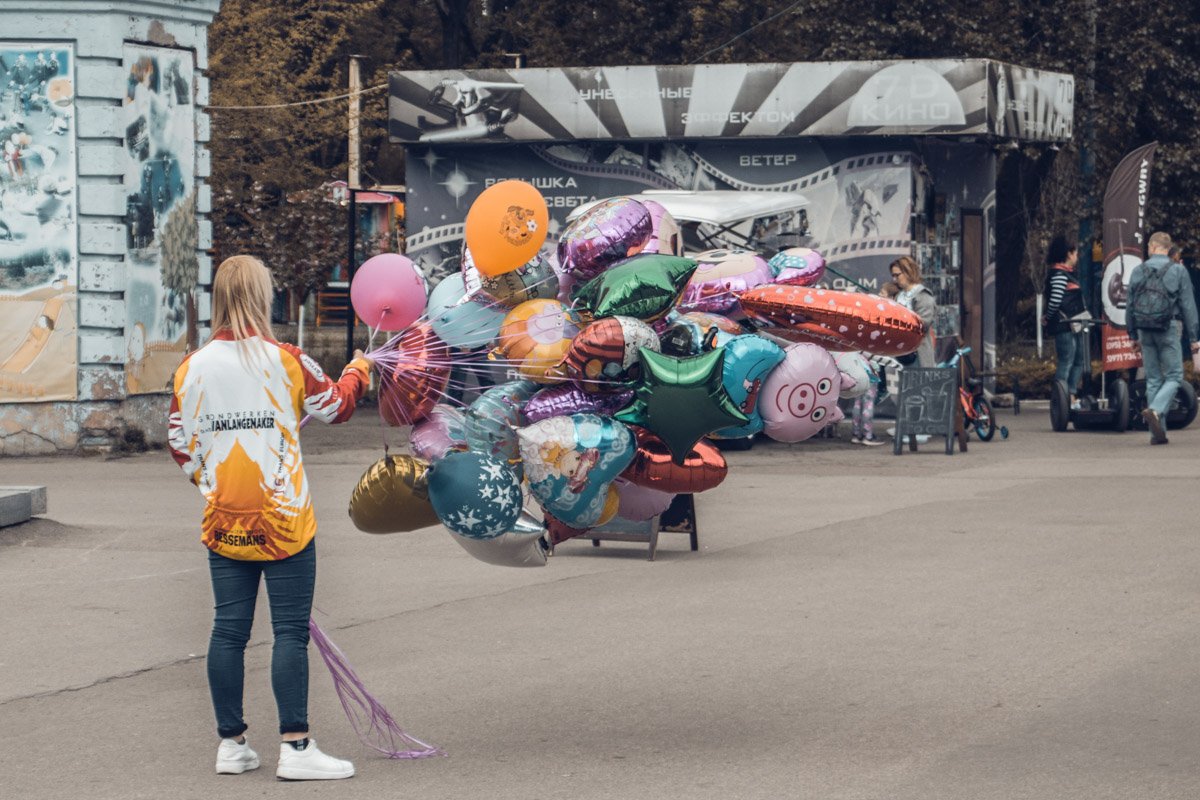 В небе вырастают города, похожие, на первый взгляд, на тучи
