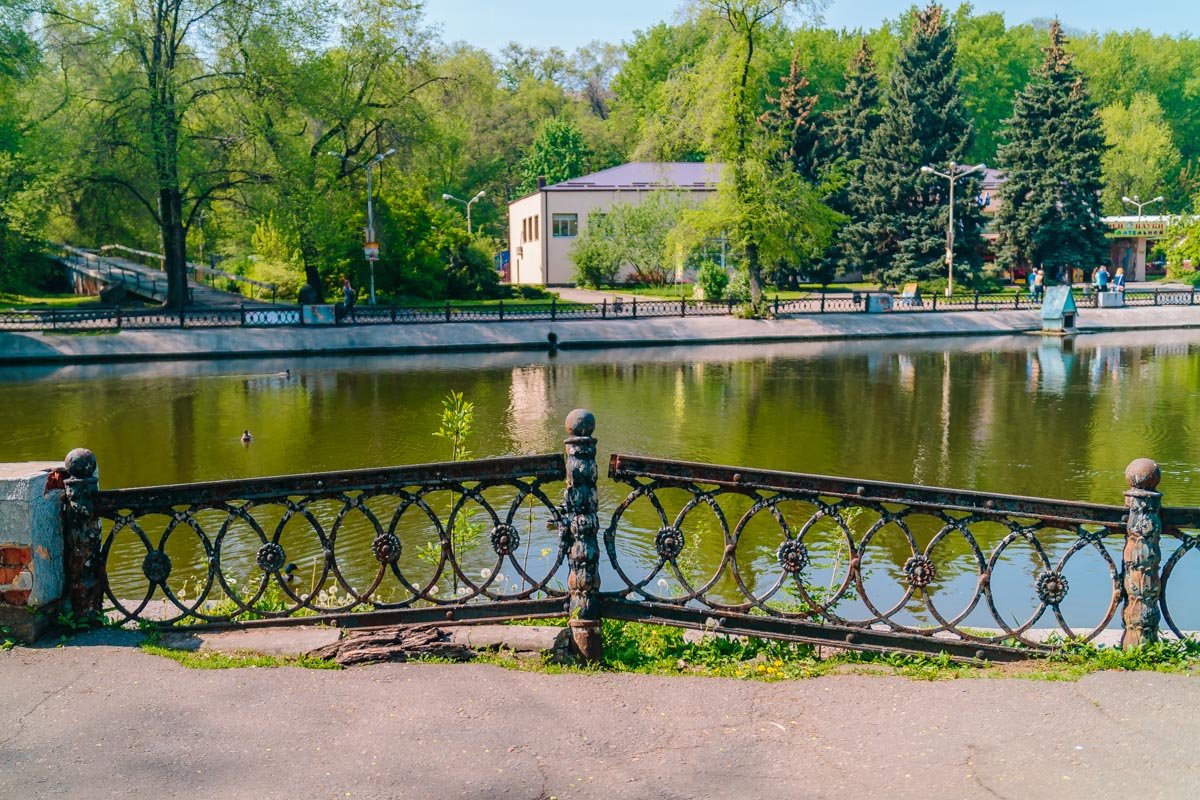Кажется, забор не выдержал такого холодного отношения Кажется, забор не выдержал такого холодного отношения