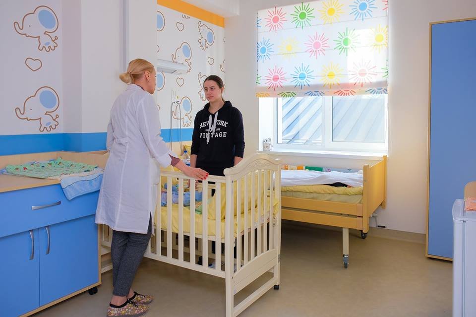 Комфортные палаты рассчитаны на маму (или папу) с малышом Комфортные палаты рассчитаны на маму (или папу) с малышом