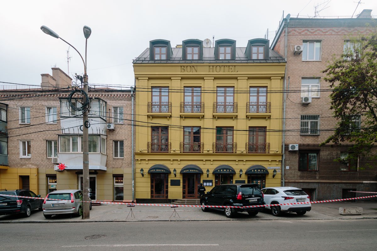 Из здания эвакуируют посетителей Из здания эвакуируют посетителей