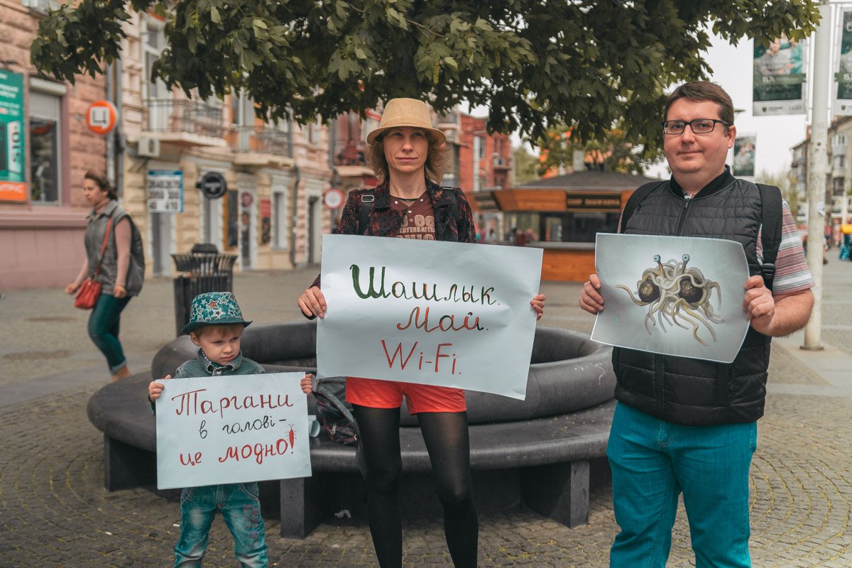 Все должны улыбаться
