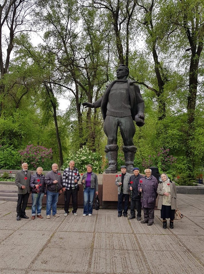 Союз нерушимый, а, нет, блин, рушимый... Союз нерушимый, а, нет, блин, рушимый...