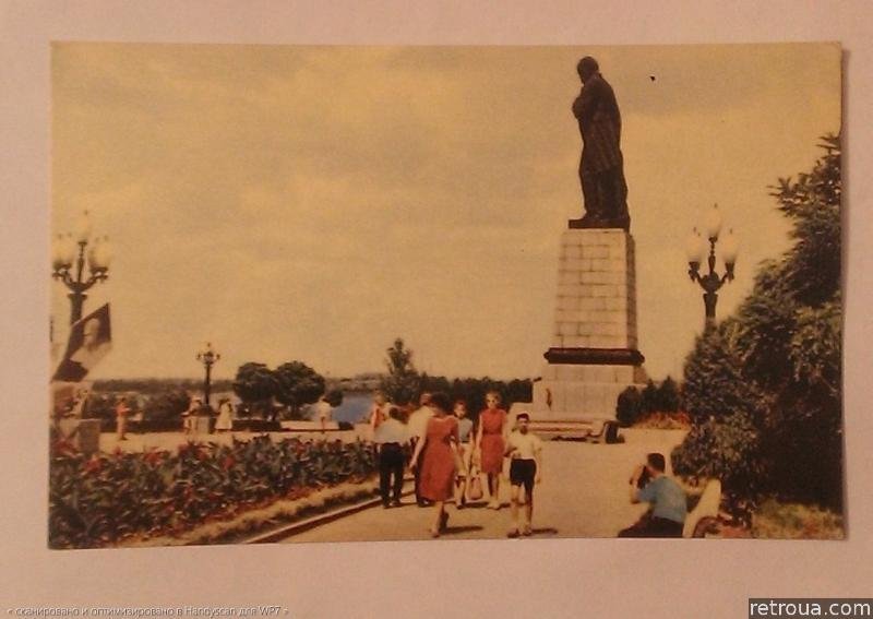 Монумент Шевченко в Днепре в советское время