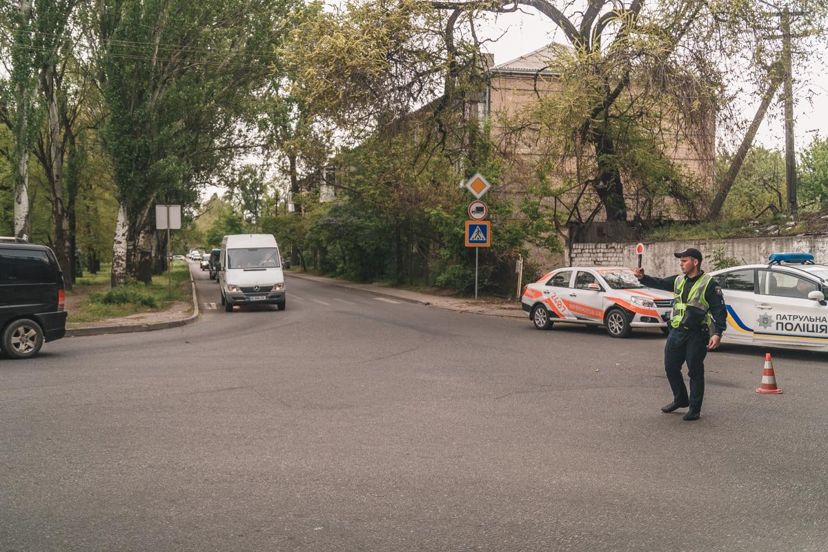 На место приехали сотрудники патрульной полиции и врачи «скорой» помощи На место приехали сотрудники патрульной полиции и врачи «скорой» помощи
