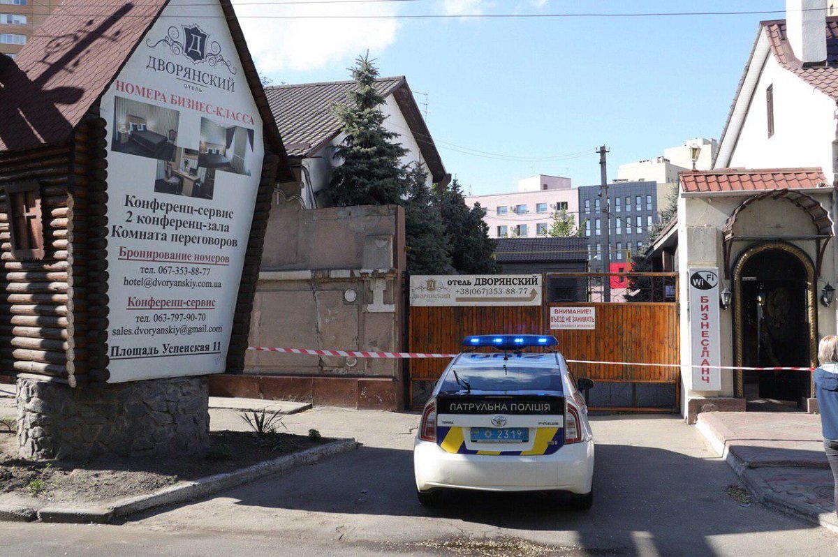 Под раздачу попали "Дворянский" на Успенской и "Premier Hotel Abri" на Ярмарочном спуске