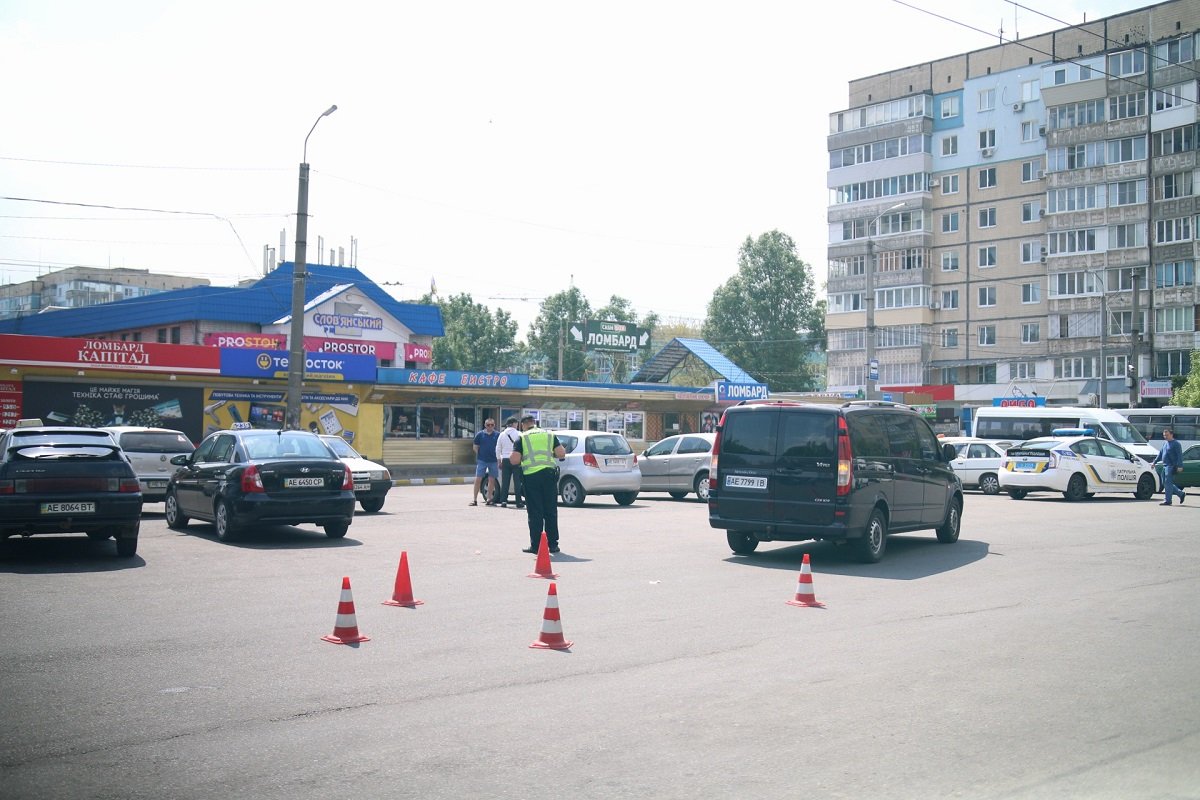 На месте работают сотрудники патрульной полиции