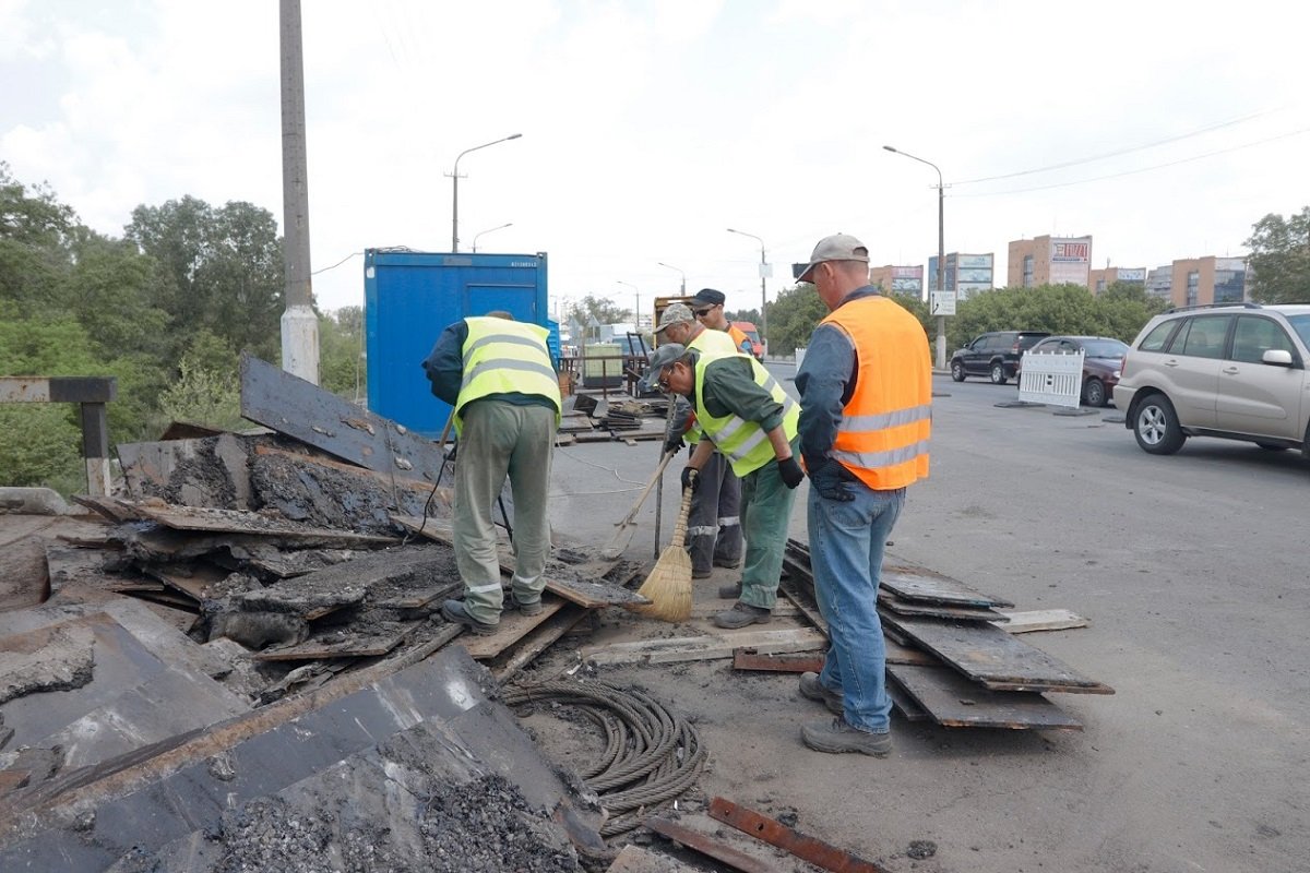 Как в Днепре на Новом мосту проходят финальные работы 1