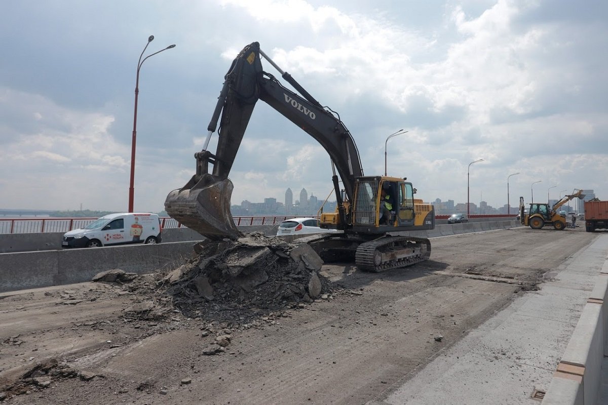 Как в Днепре на Новом мосту проходят финальные работы 3