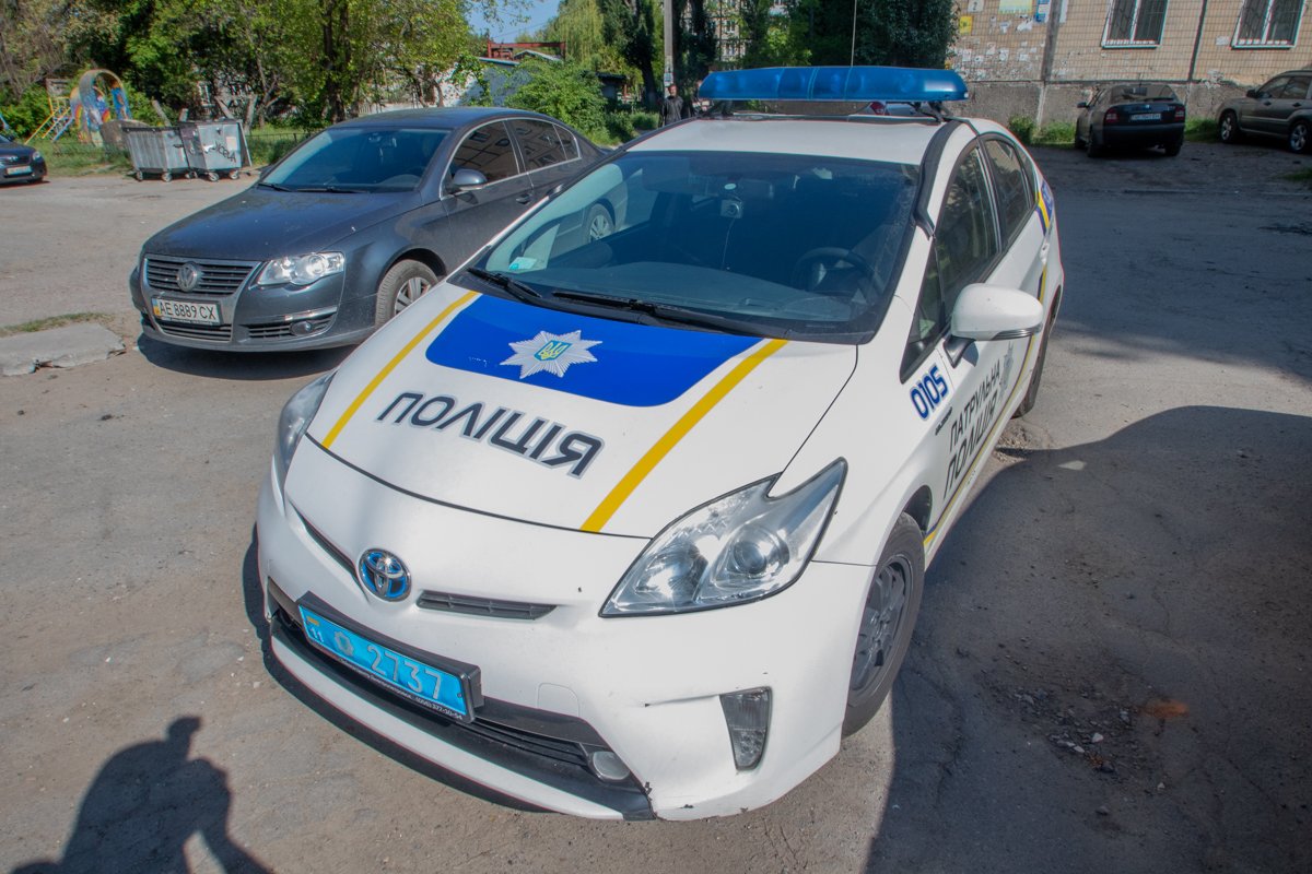 Патрульные вызвали на место следственно-оперативную группу Патрульные вызвали на место следственно-оперативную группу