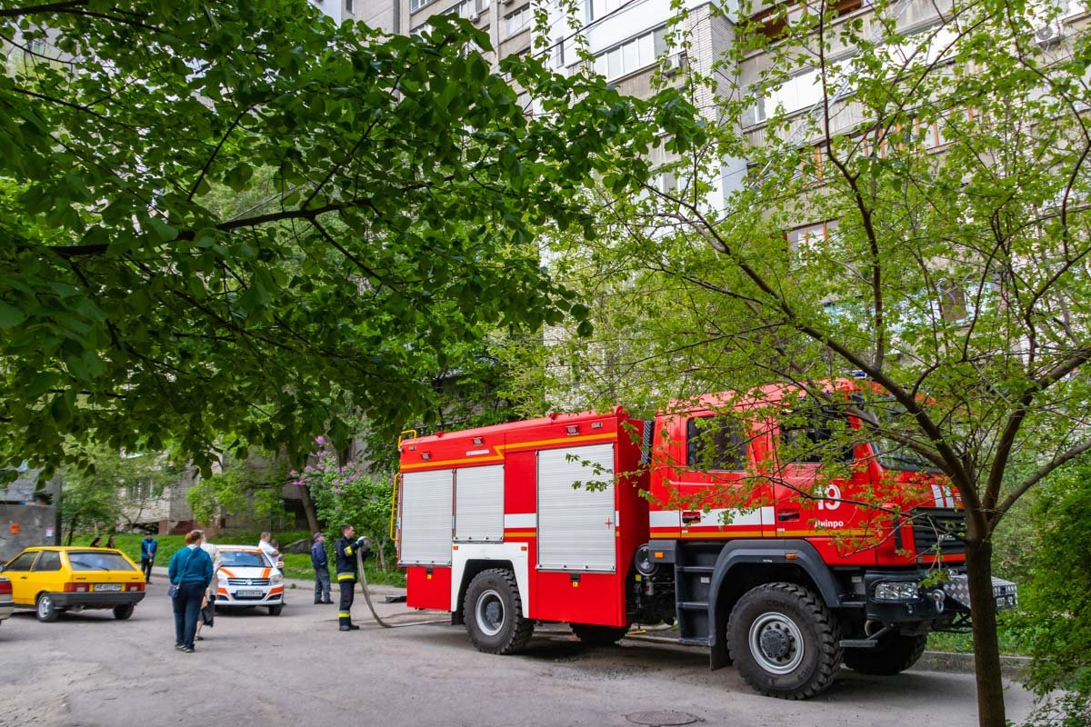 Спасателей вызвали соседи