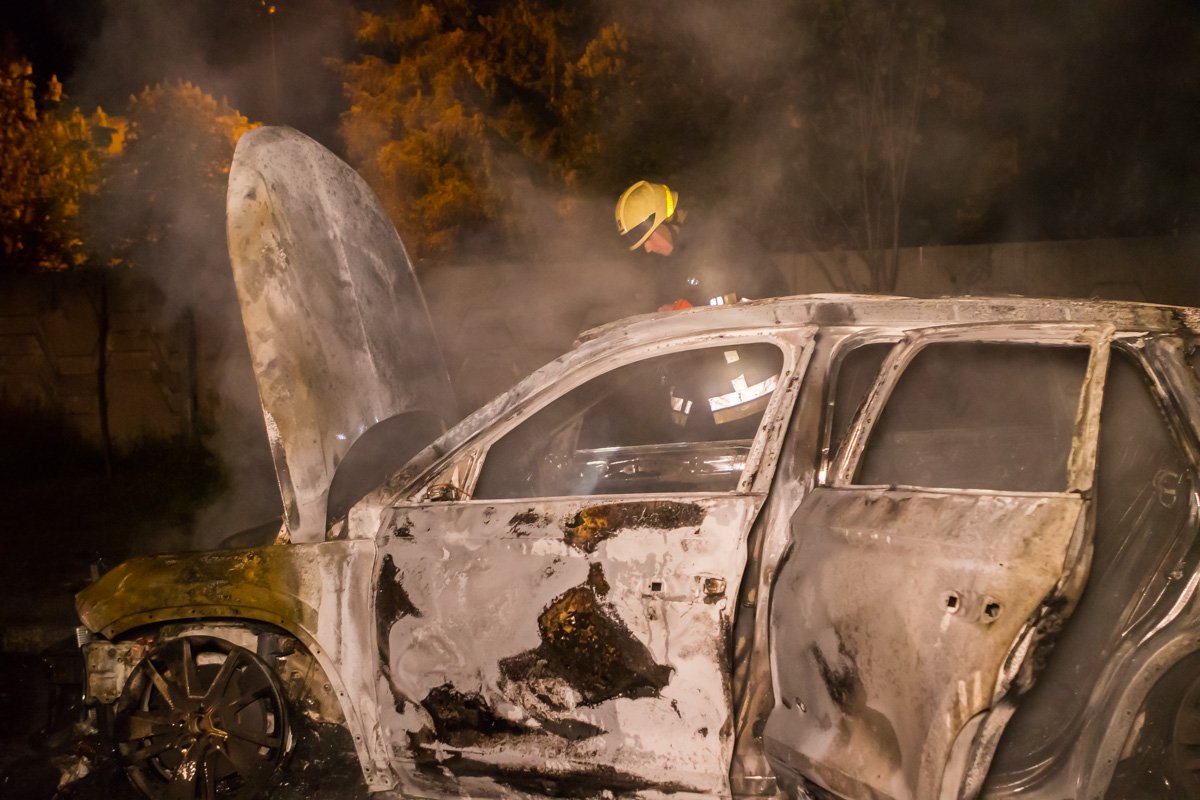 На бульваре Славы, 4, дотла сгорела Skoda На бульваре Славы, 4, дотла сгорела Skoda