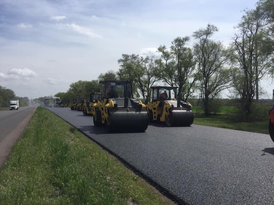 В Днепре продолжают капитально ремонтировать трассу Днепр-Кривой Рог В Днепре продолжают капитально ремонтировать трассу Днепр-Кривой Рог