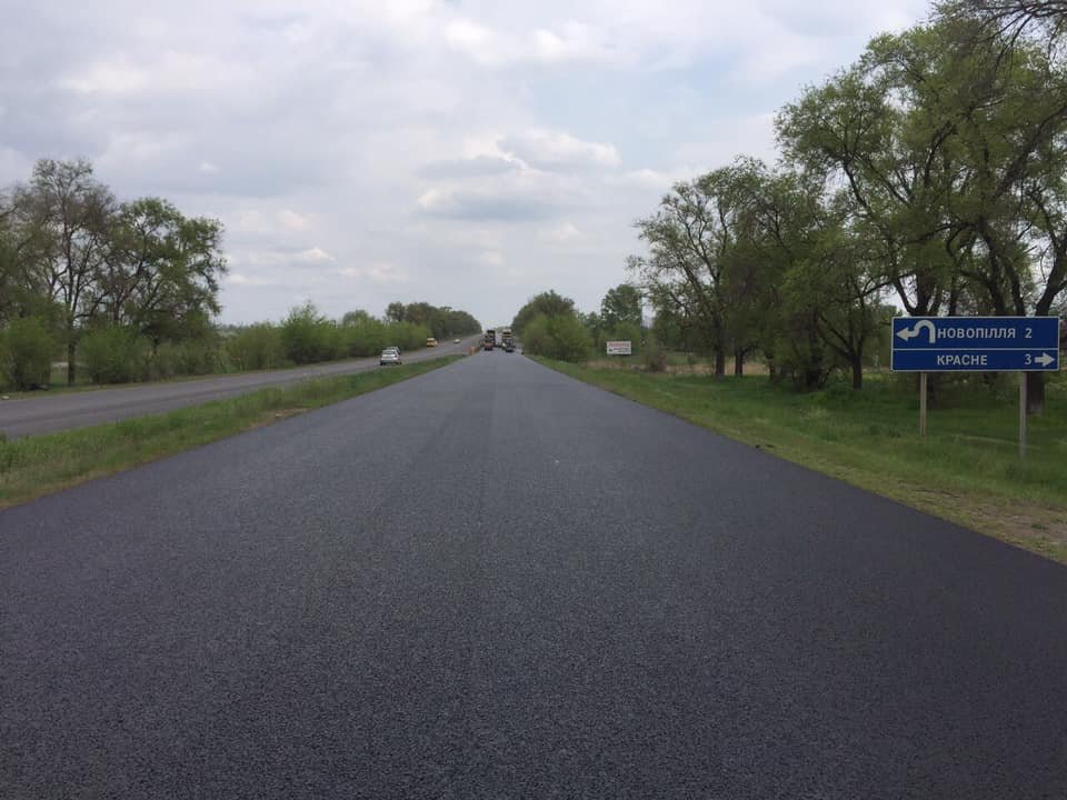 Сейчас ремонтируют участок трассы от выезда из Кривого Рога до села Лесопитомник Сейчас ремонтируют участок трассы от выезда из Кривого Рога до села Лесопитомник