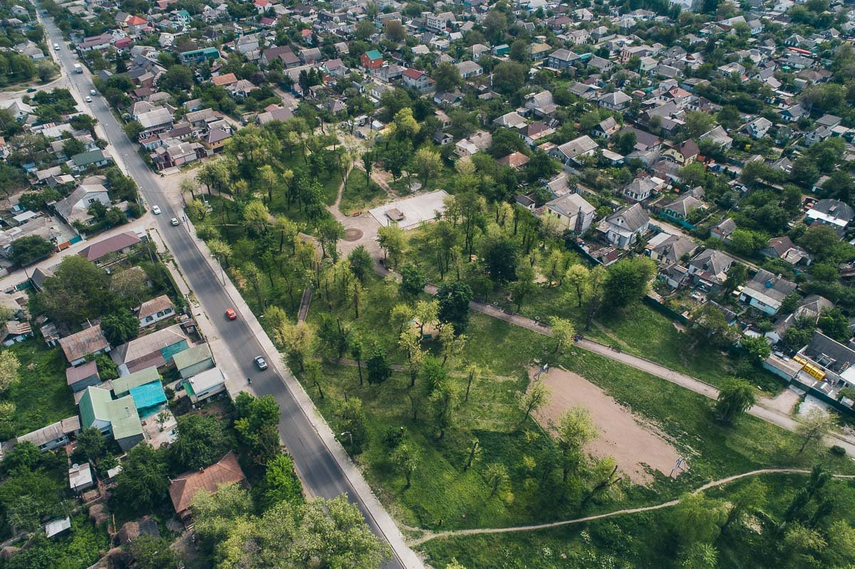 Легкий "ремонт" сделан в Амурском парке