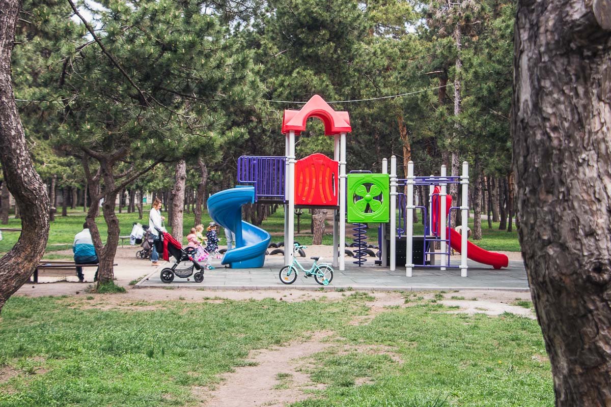 Площадки снова наполнились детским смехом