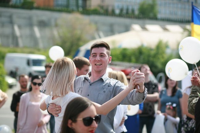 По традиции в Днепре в День Победы станцуют "Вальс життя" 6