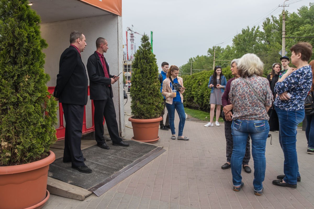 Из-за "минирований"  ТРЦ теряет посетителей 