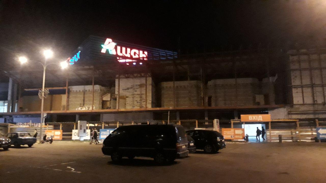 Правоохранители оперативно осмотрели территорию торгового центра Правоохранители оперативно осмотрели территорию торгового центра