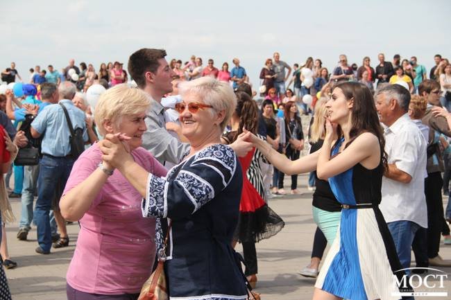 9 мая жителей Днепра ждут «Песняры», Гарик Кричевский и флешмоб "Вальс життя" 2