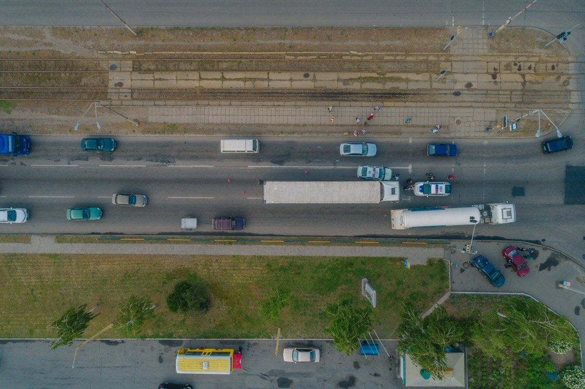 Среди участников: грузовик Man, автомобиль охранной службы Renault, а также Honda и Geely Среди участников: грузовик Man, автомобиль охранной службы Renault, а также Honda и Geely