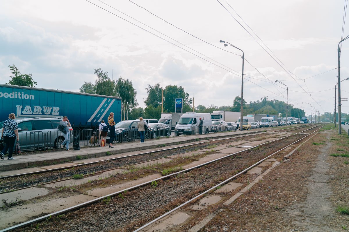 В результате столкновения образовалась большая пробка В результате столкновения образовалась большая пробка