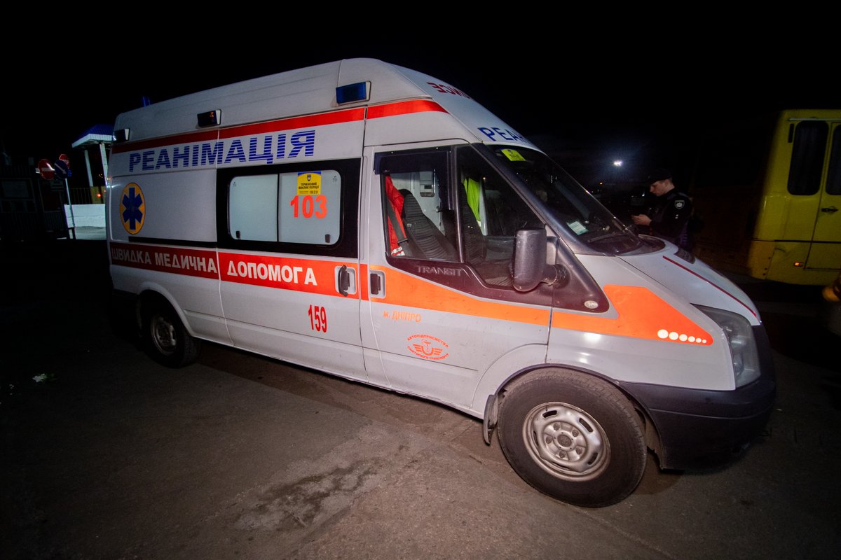 Предварительно, у женщины ушиб грудной клетки