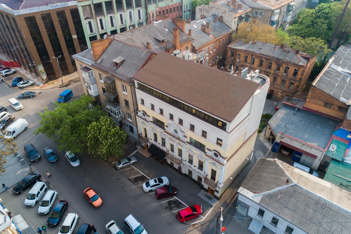 Он хранит много тайн Он хранит много тайн