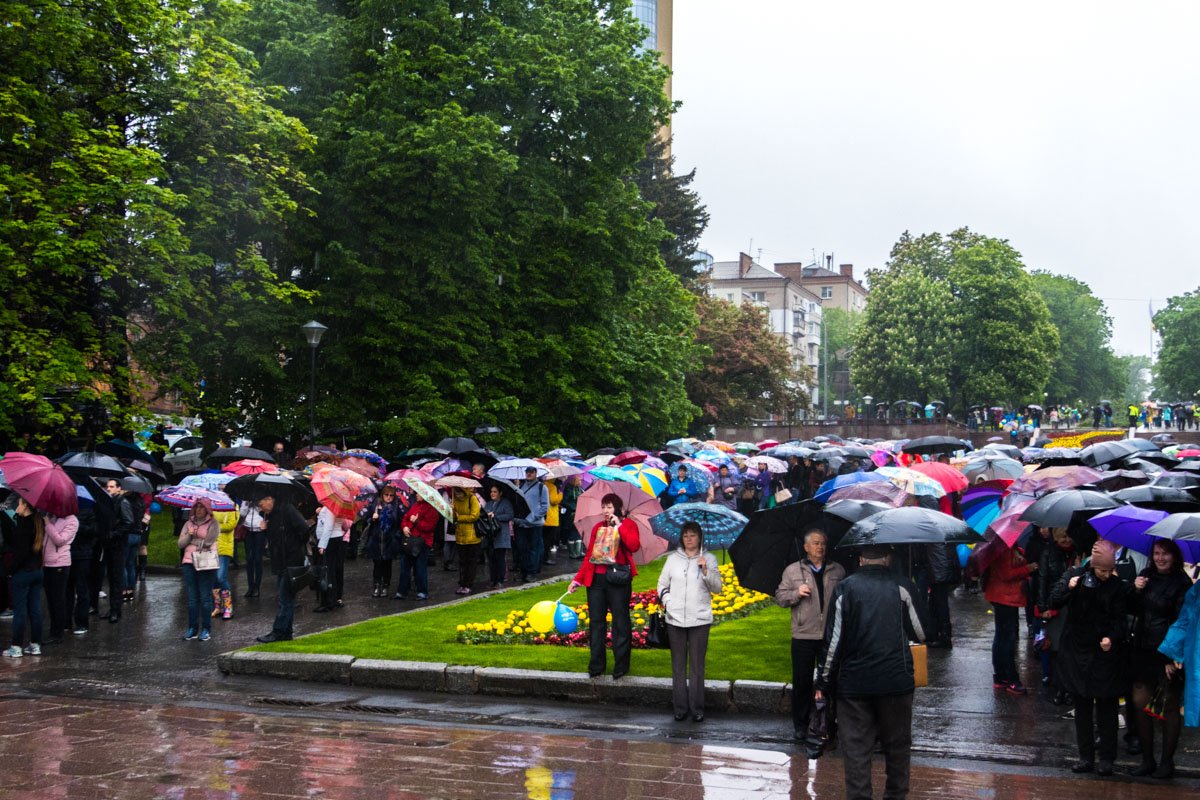Мероприятие проходило на проспекте Дмитрия Яворницкого, возле Монумента Вечной Славы Мероприятие проходило на проспекте Дмитрия Яворницкого, возле Монумента Вечной Славы