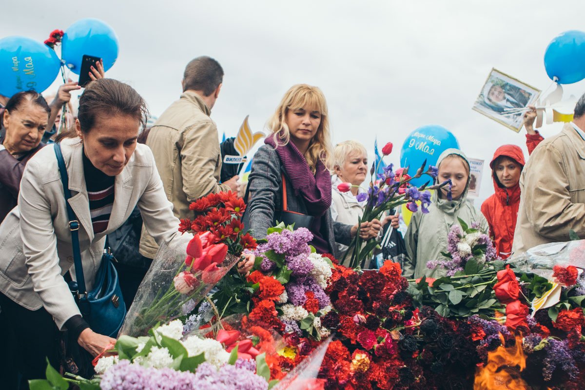 Цветы тлеют