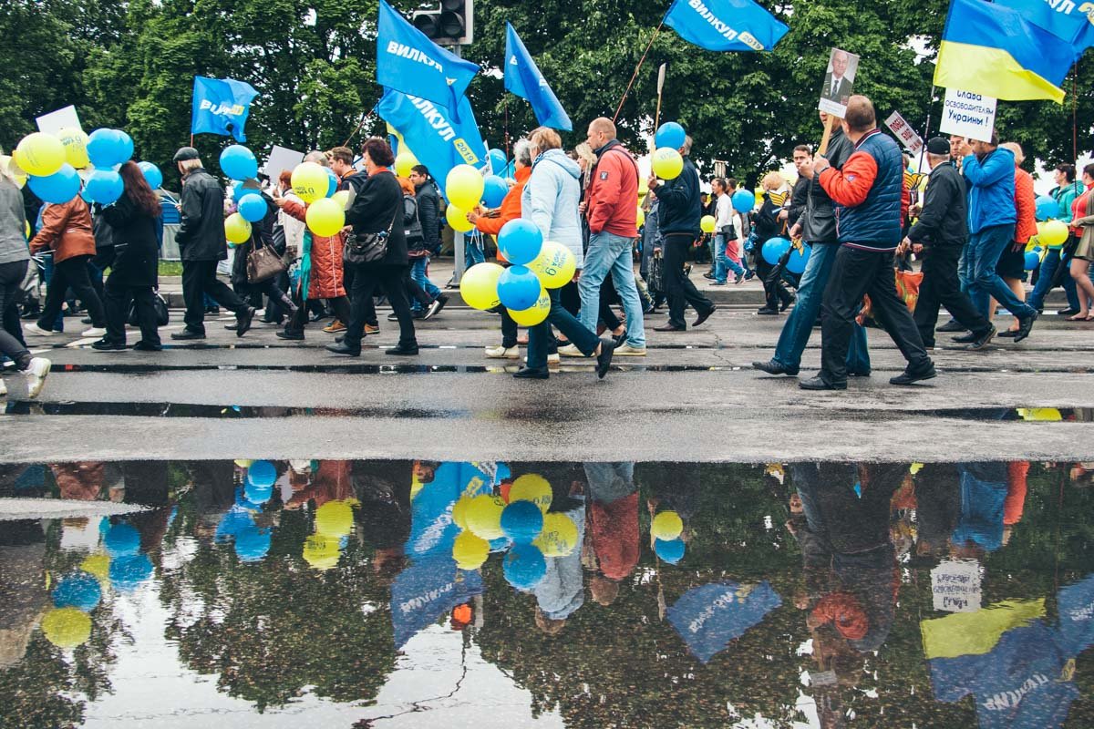 Дождь спугнул половину людей