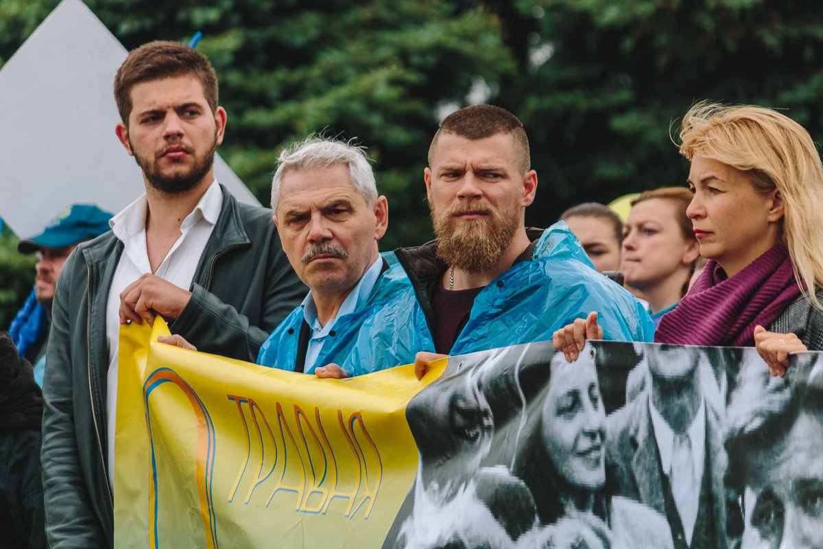 Твой взгляд, когда кому-то не нужно выходить на марш, чтобы почтить память деда