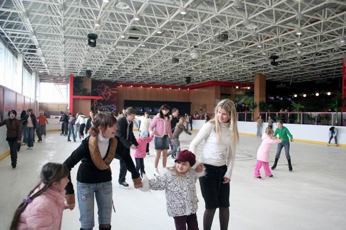 Каток "Мост-Айс" в Днепре 