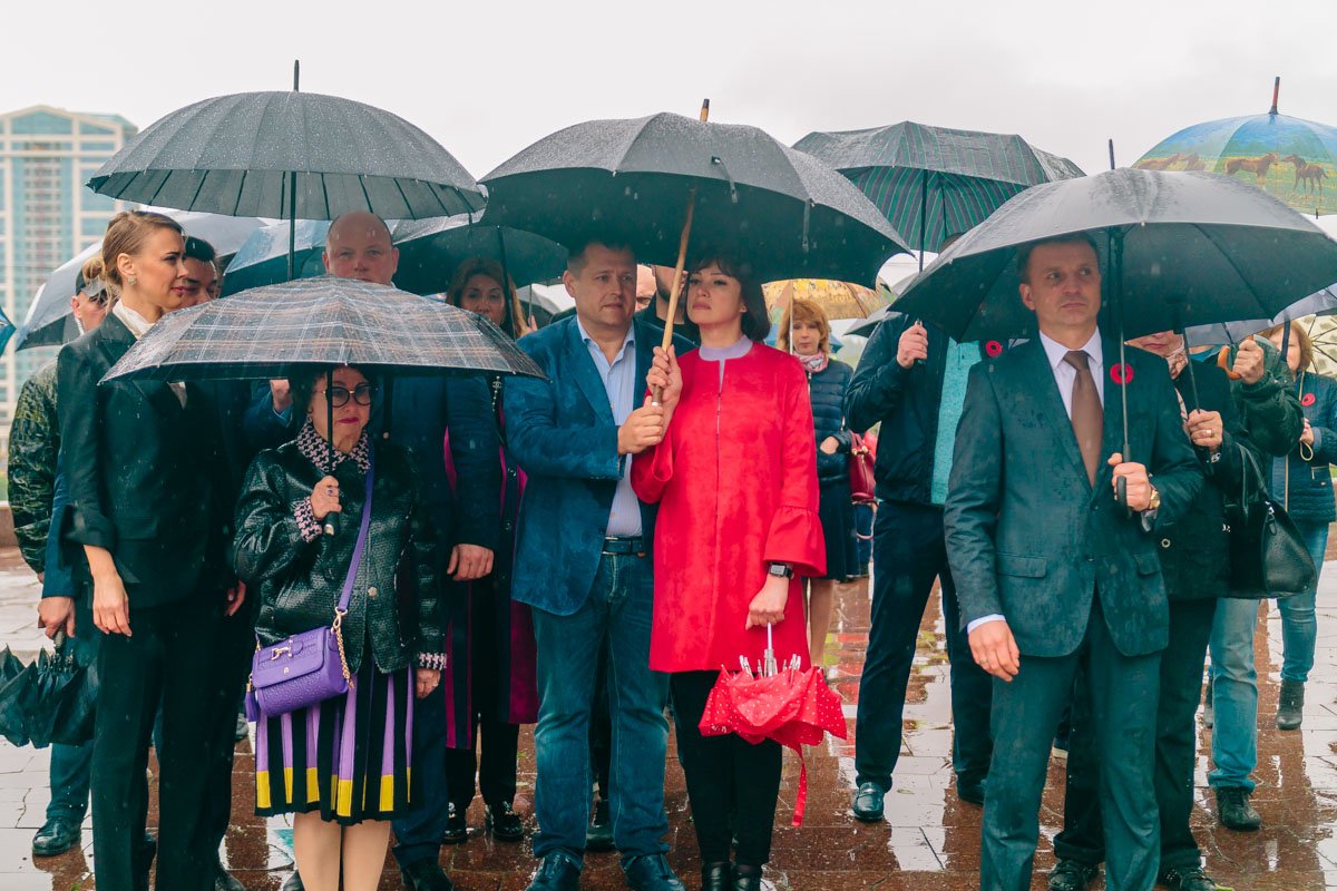 Цветы возлагали также к памятнику воинам 152-й стрелковой дивизии Цветы возлагали также к памятнику воинам 152-й стрелковой дивизии