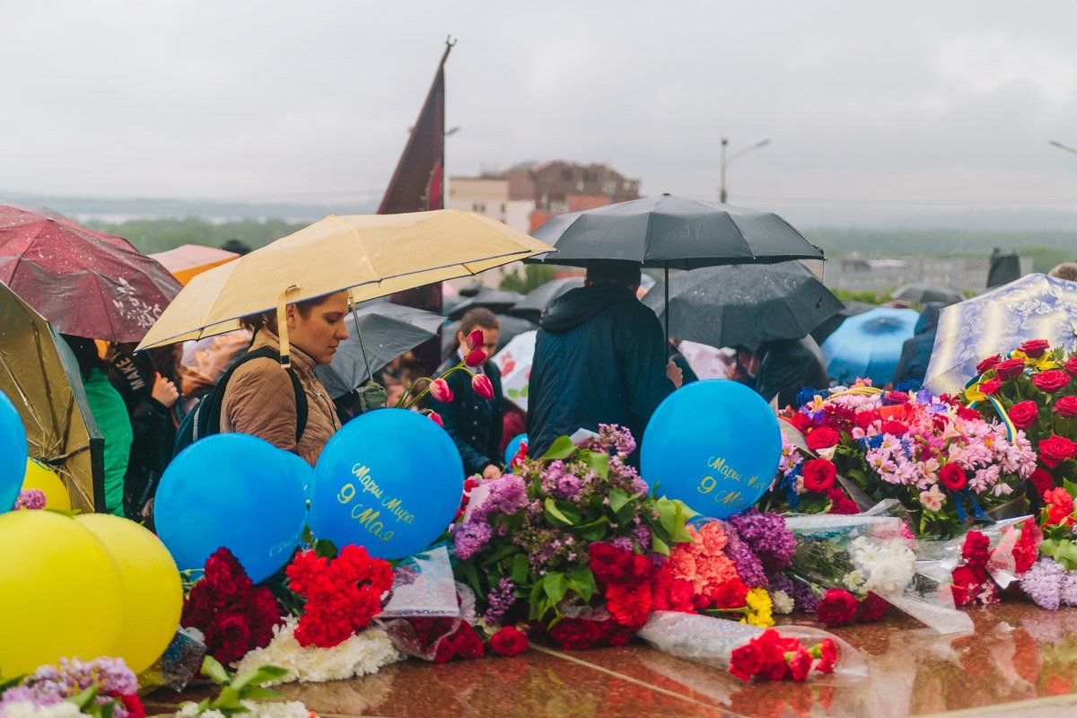 К монументу возложили цветы К монументу возложили цветы