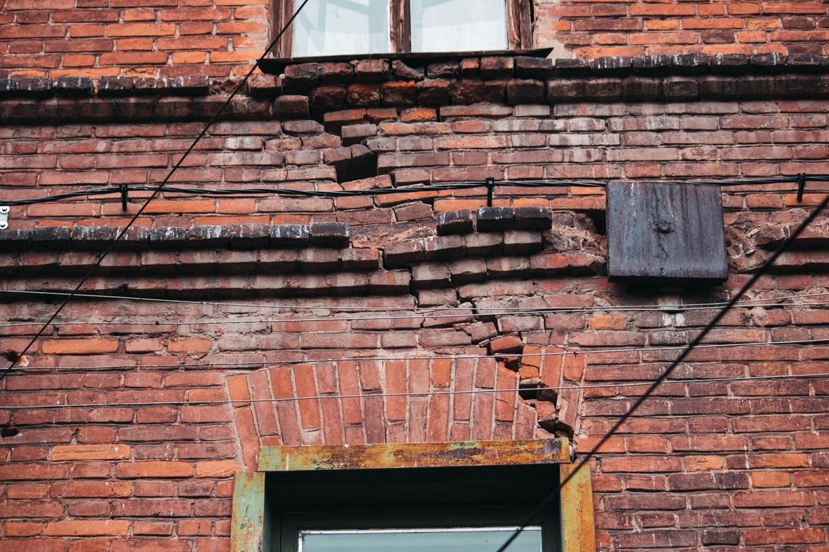 Кирпичики потихоньку покидают стойла дома Кирпичики потихоньку покидают стойла дома