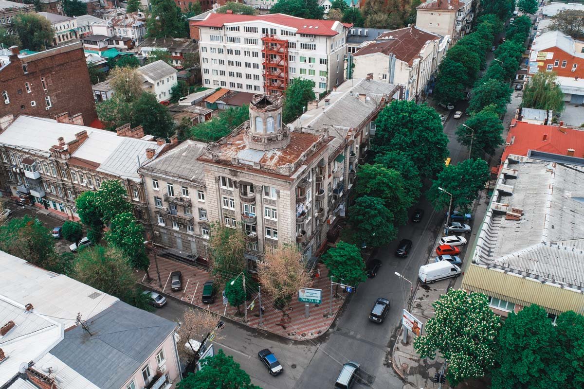 Город, поглощенный зеленью